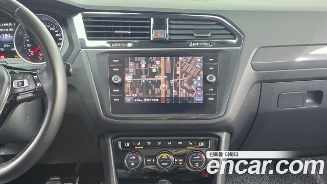 Volkswagen Tiguan (II) 2.0 TDI Premium 2020 — фото 19