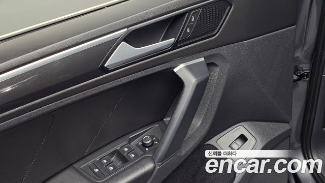 Volkswagen Tiguan (II) 2.0 TDI Premium 2020 — фото 20