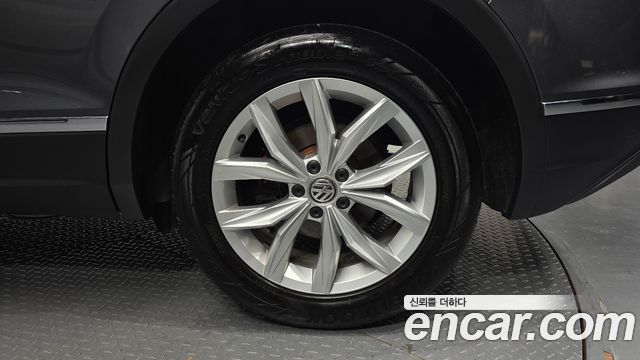 Volkswagen Tiguan (II) 2.0 TDI Premium 2020 — фото 21