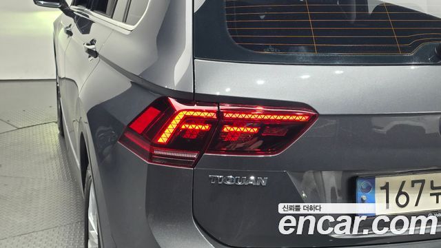 Volkswagen Tiguan (II) 2.0 TDI Premium 2020 — фото 23
