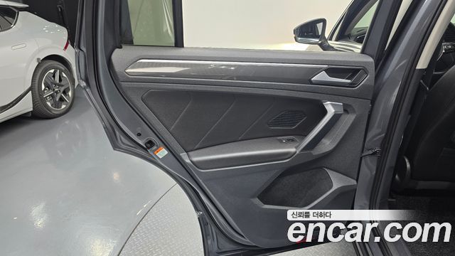 Volkswagen Tiguan (II) 2.0 TDI Premium 2020 — фото 25