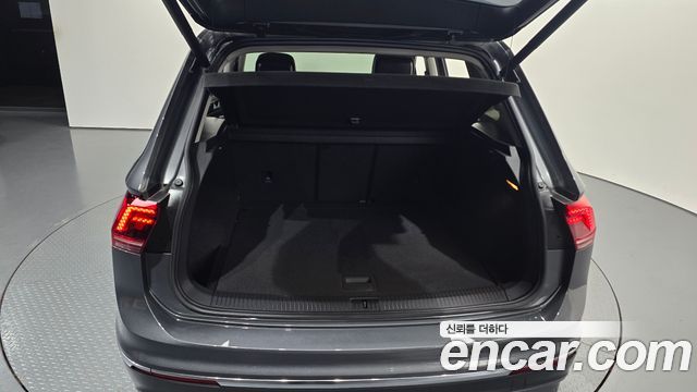 Volkswagen Tiguan (II) 2.0 TDI Premium 2020 — фото 31
