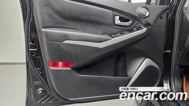 KG Mobility (SsangYong) Korando C 2.0 CVT 2WD Deluxe 2015 — фото 24