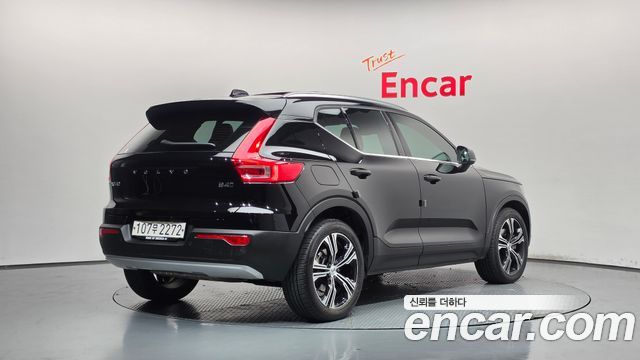 Volvo XC40 B4 Inscription 2021 — фото 2