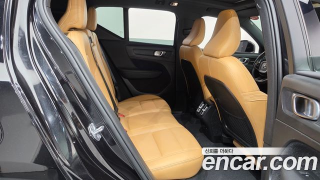 Volvo XC40 B4 Inscription 2021 — фото 11