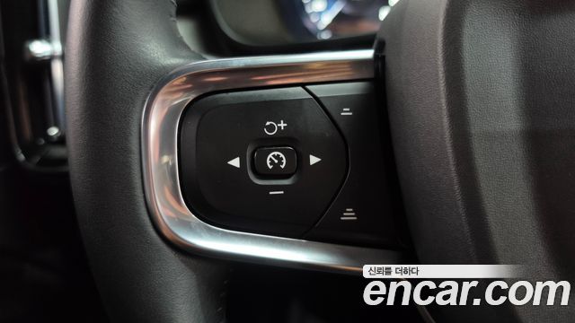 Volvo XC40 B4 Inscription 2021 — фото 17