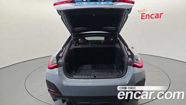 BMW i4 eDrive40 M Sports Pro 2022 — фото 18