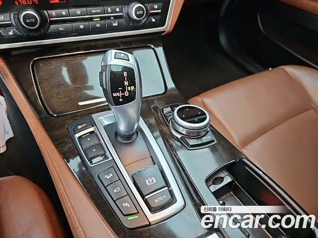 BMW 5 Series (F10) 528i xDrive 2013 — фото 8