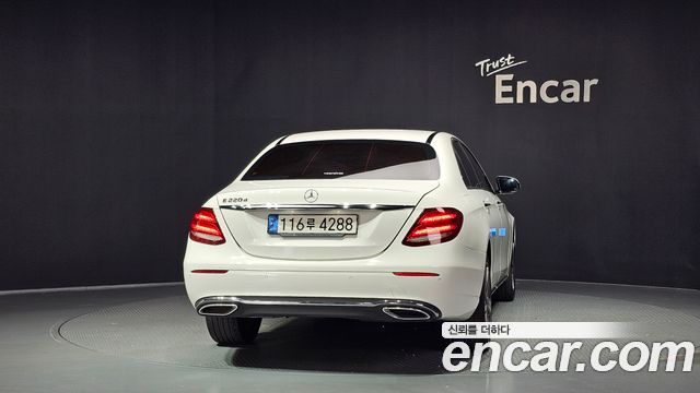 Mercedes-Benz E-Class (W213) E220d Avantgarde 2019 — фото 4