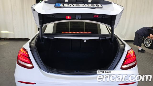 Mercedes-Benz E-Class (W213) E220d Avantgarde 2019 — фото 20