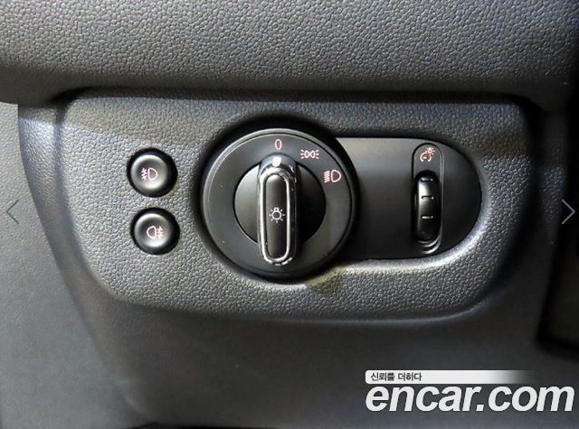 MINI Cooper Clubman Standard 2nd 2019 — фото 18