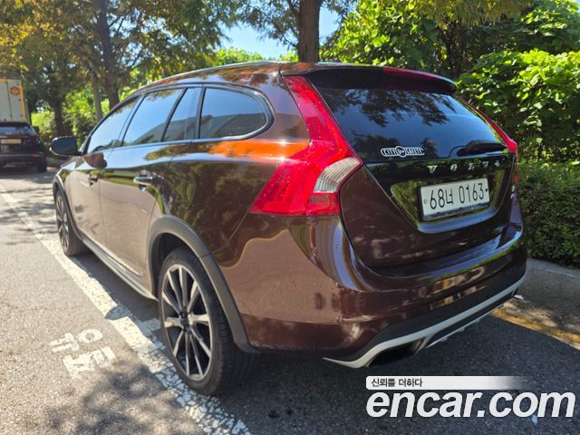 Volvo V60 Cross Country T5 AWD 2016 — фото 2