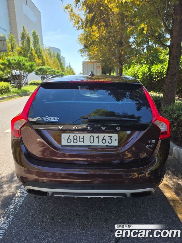 Volvo V60 Cross Country T5 AWD 2016 — фото 4