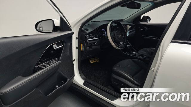 Kia Niro 1.6 HEV Prestige 2021 — фото 10
