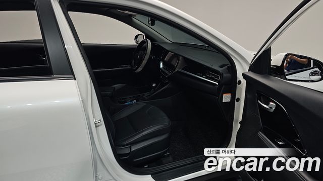 Kia Niro 1.6 HEV Prestige 2021 — фото 11