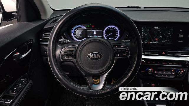 Kia Niro 1.6 HEV Prestige 2021 — фото 13