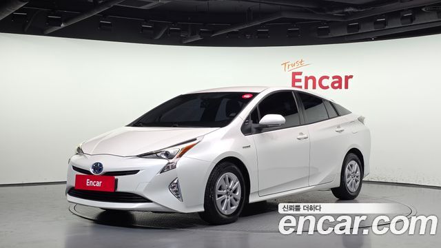 Toyota Prius (IV) 1.8 E 2017 — фото 1