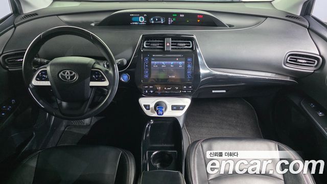 Toyota Prius (IV) 1.8 E 2017 — фото 7