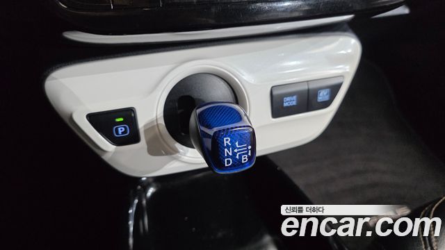 Toyota Prius (IV) 1.8 E 2017 — фото 9