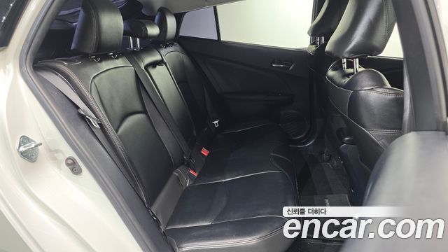 Toyota Prius (IV) 1.8 E 2017 — фото 12