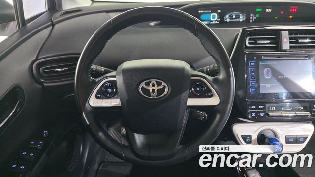 Toyota Prius (IV) 1.8 E 2017 — фото 13