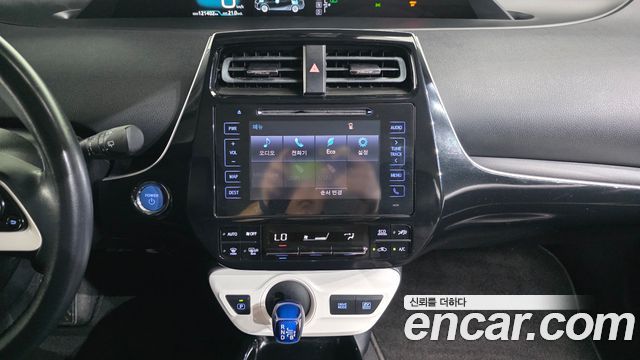 Toyota Prius (IV) 1.8 E 2017 — фото 14
