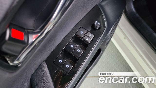 Toyota Prius (IV) 1.8 E 2017 — фото 17