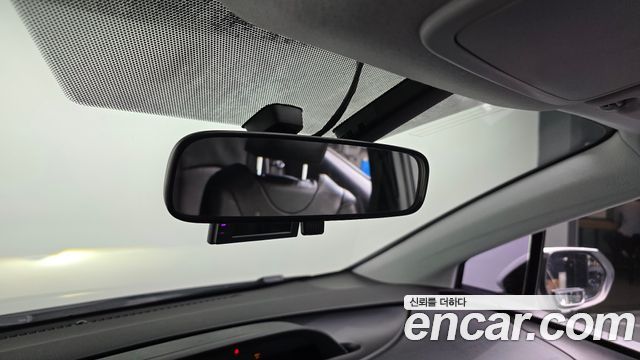 Toyota Prius (IV) 1.8 E 2017 — фото 19