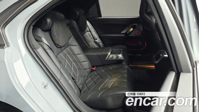 BMW i7 (G70) xDrive 60 M sport 2023 — фото 15