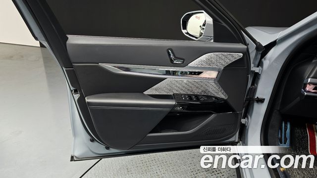 BMW i7 (G70) xDrive 60 M sport 2023 — фото 30