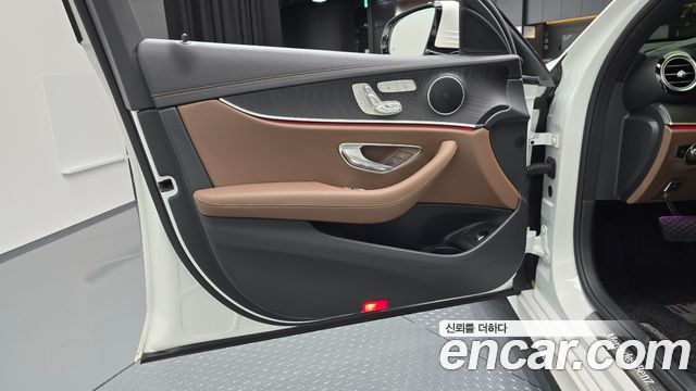 Mercedes-Benz E-Class (W213) E250 AMG Line 2023 — фото 24