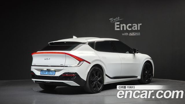 Kia EV6 Long Range 4WD GT Line 2023 — фото 2