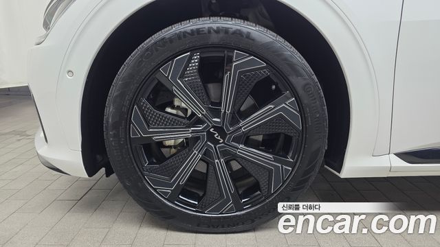 Kia EV6 Long Range 4WD GT Line 2023 — фото 5