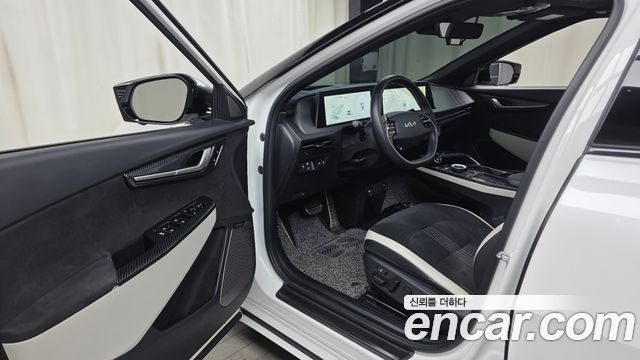 Kia EV6 Long Range 4WD GT Line 2023 — фото 10