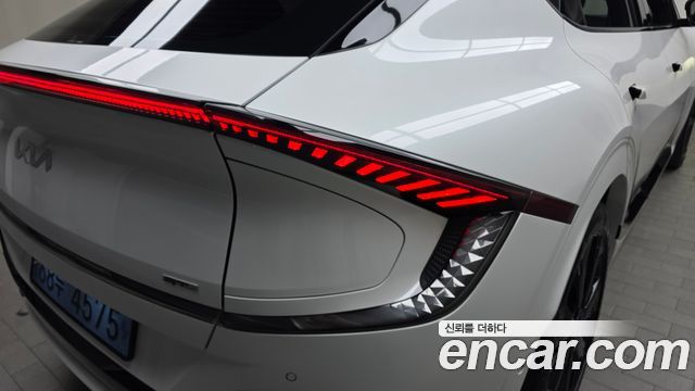 Kia EV6 Long Range 4WD GT Line 2023 — фото 23