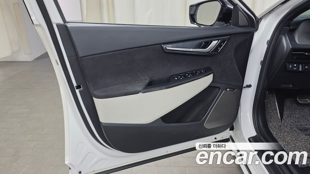 Kia EV6 Long Range 4WD GT Line 2023 — фото 24