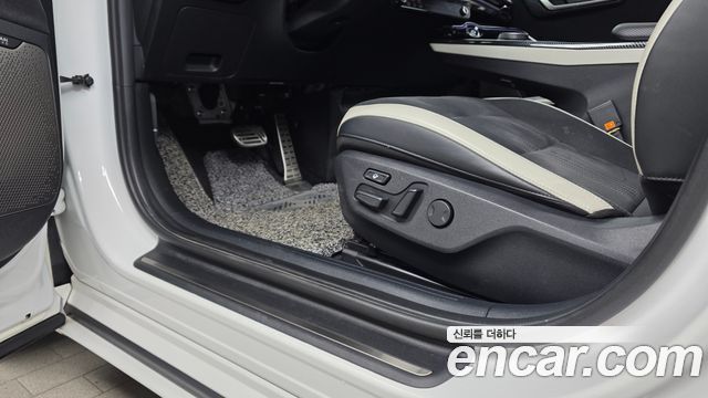 Kia EV6 Long Range 4WD GT Line 2023 — фото 33
