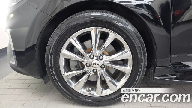 Kia Carnival 9-Seater Prstige 2019 — фото 5
