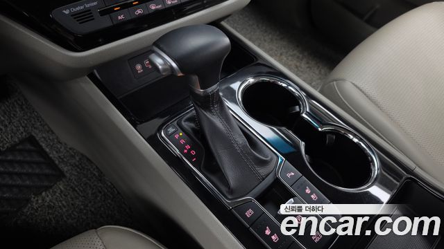 Kia Carnival 9-Seater Prstige 2019 — фото 9