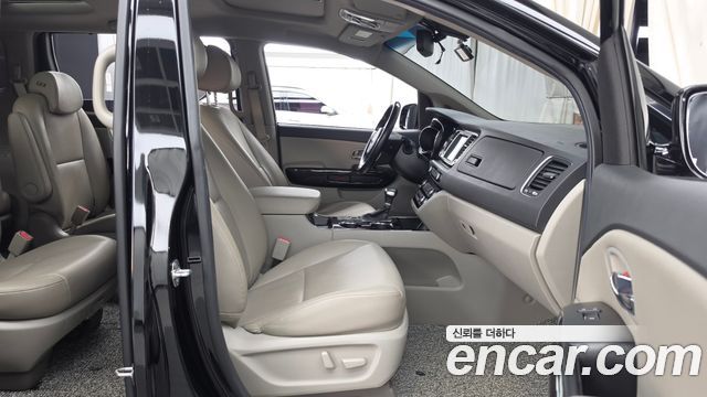 Kia Carnival 9-Seater Prstige 2019 — фото 11