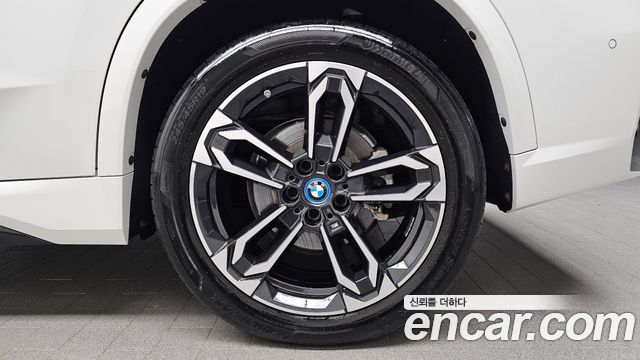 BMW iX1 (U11) xDrive 30 M Sport 2023 — фото 21