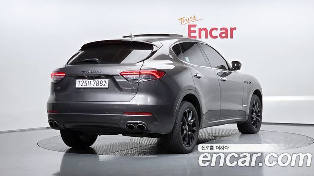 Maserati Levante 3.0 Diesel AWD GranLusso 2018 — фото 2