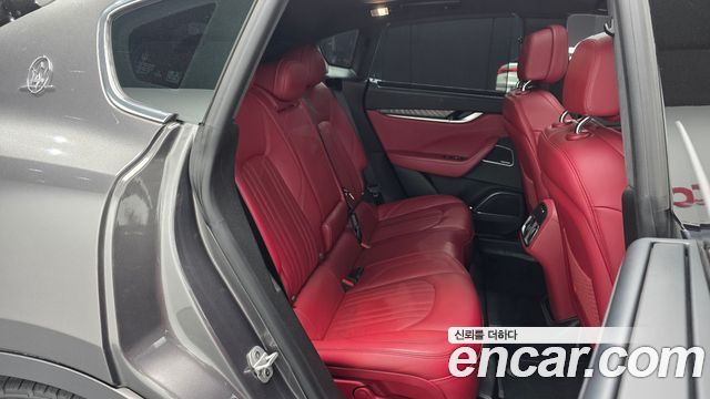 Maserati Levante 3.0 Diesel AWD GranLusso 2018 — фото 11