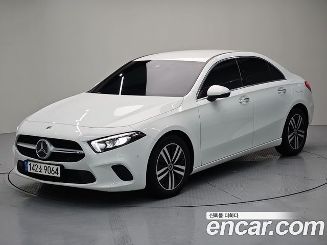Mercedes-Benz A-Class (W177) A200d Sedan 2022 — фото 1