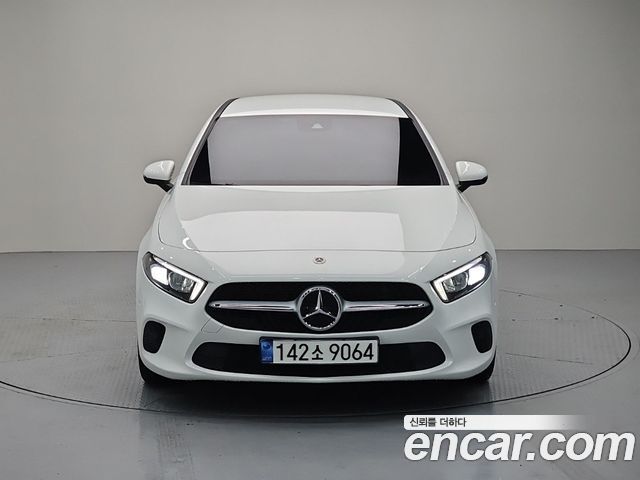 Mercedes-Benz A-Class (W177) A200d Sedan 2022 — фото 3