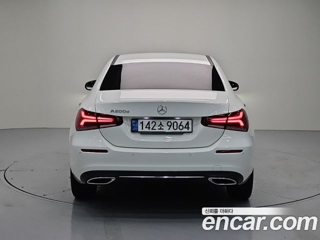Mercedes-Benz A-Class (W177) A200d Sedan 2022 — фото 4