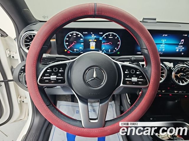 Mercedes-Benz A-Class (W177) A200d Sedan 2022 — фото 15