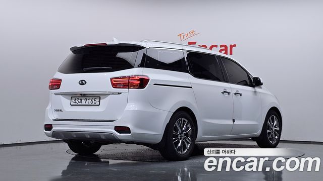 Kia Carnival 9-Seater Prstige 2019 — фото 2