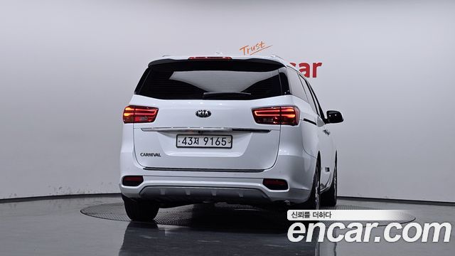 Kia Carnival 9-Seater Prstige 2019 — фото 4