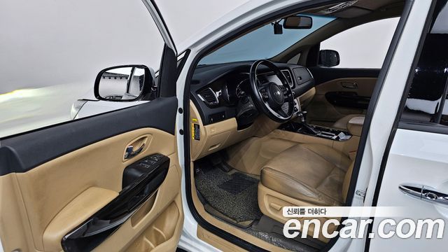 Kia Carnival 9-Seater Prstige 2019 — фото 10